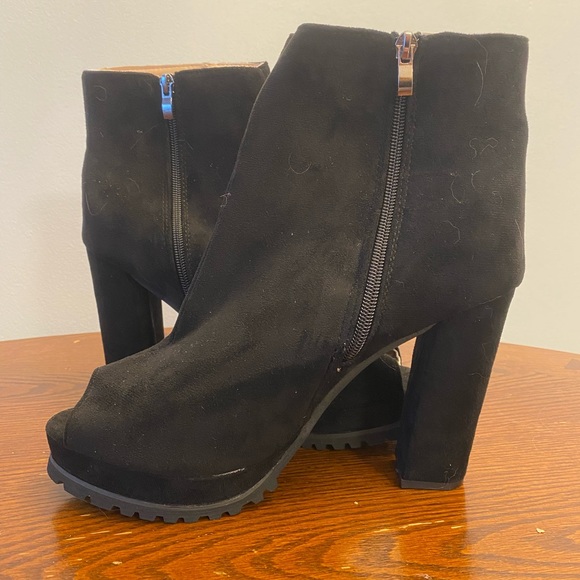 Unworn ankle boots - Picture 3 of 3